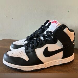 Nike Women’s Black and White Sneakers